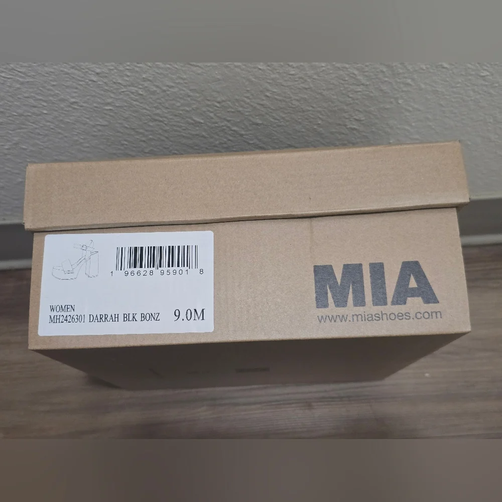 Stylish Black and Tan Wedge Sandals - Picture 5 of 7